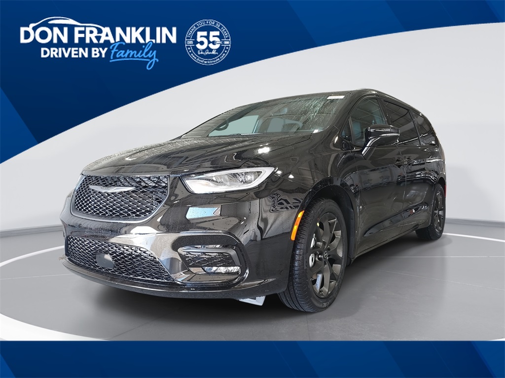 2026 Chrysler Pacifica Select's photo