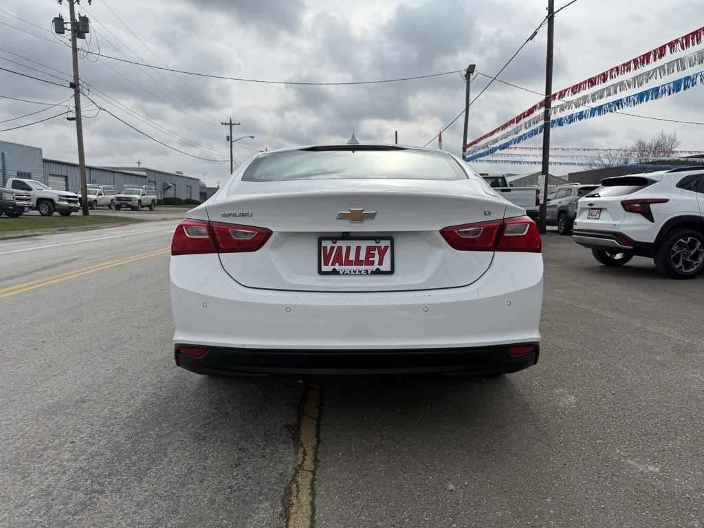 2024 Chevrolet Malibu 1LT photo 2