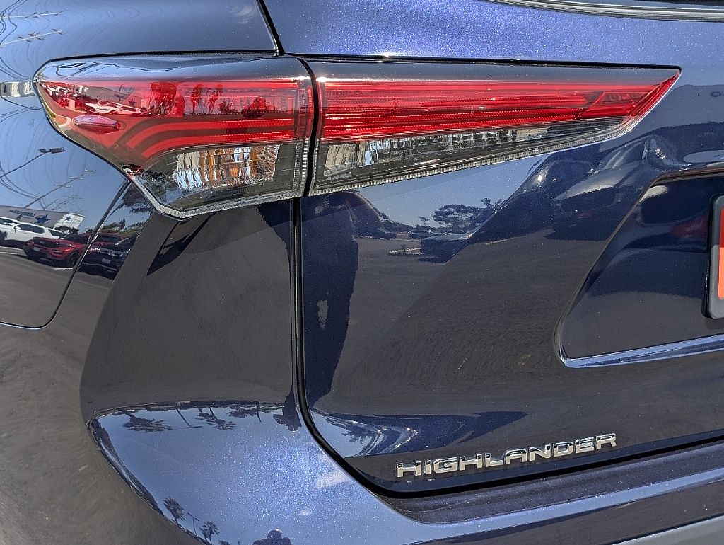 2022 Toyota Highlander XLE photo 8