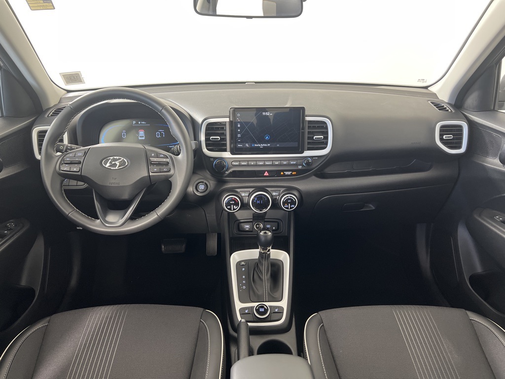 2025 Hyundai Venue Limited photo 2