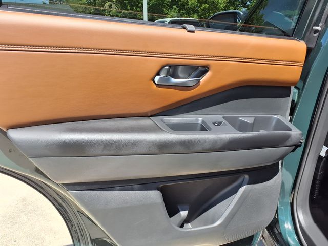 2024 Nissan Pathfinder Platinum photo 11