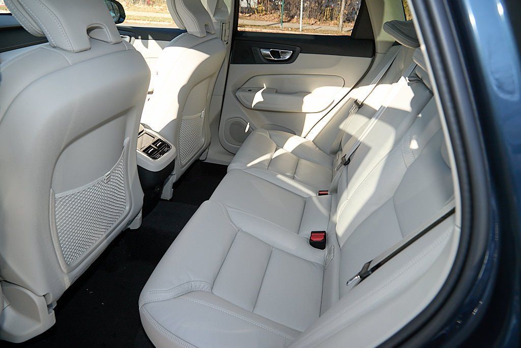 2026 VOLVO XC60 - Image 17