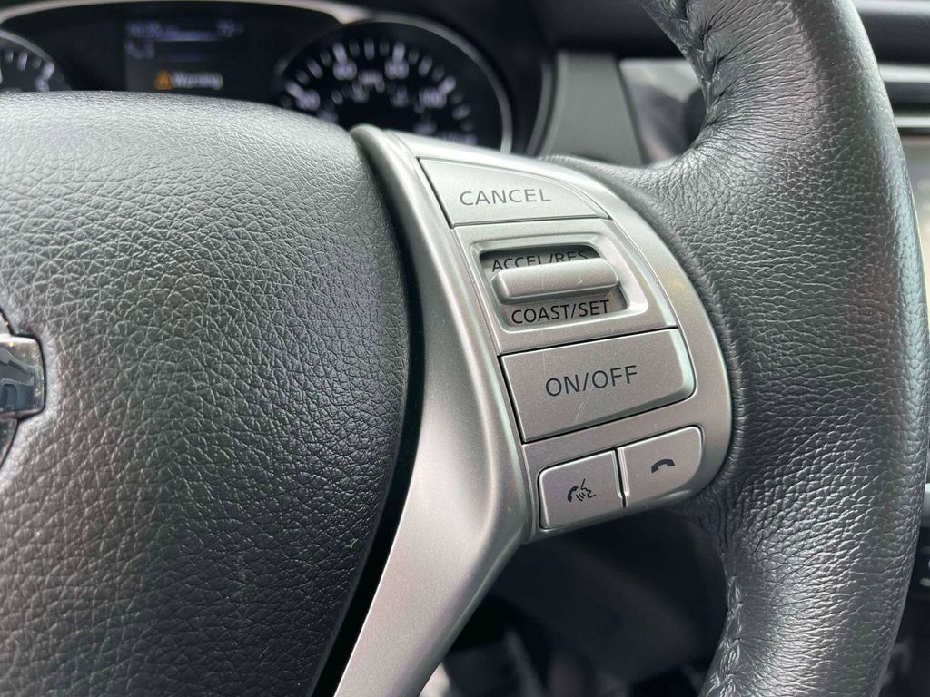 2016 Nissan Rogue SL photo 12