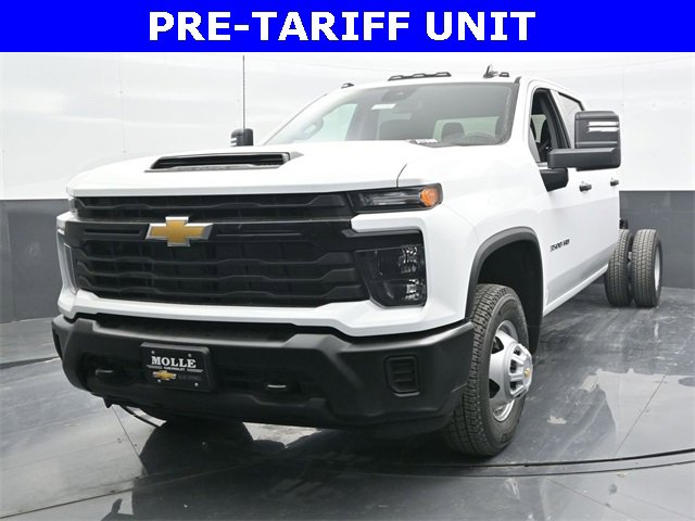 2025 Chevrolet Silverado 3500HD Work Truck photo 2