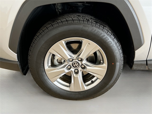 2024 Toyota RAV4 XLE photo 28