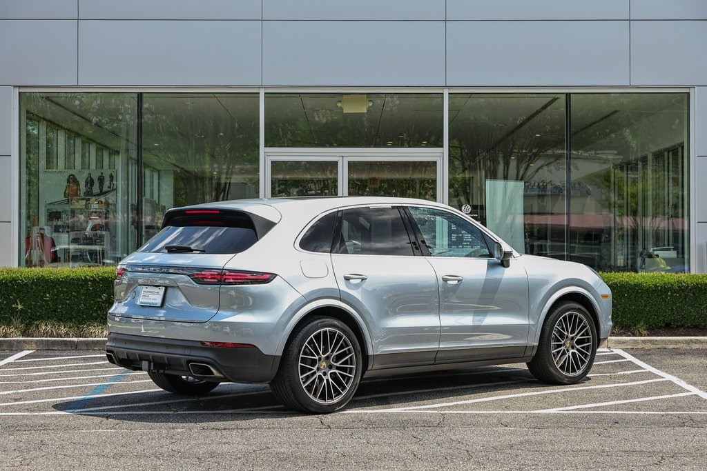2022 Porsche Cayenne Base photo 7