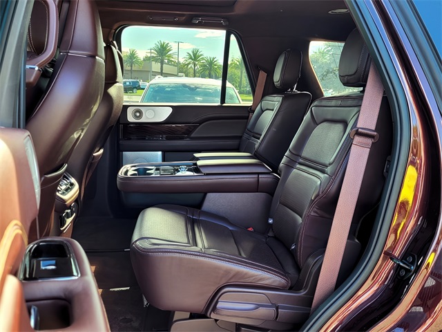 2018 Lincoln Navigator Black Label photo 4