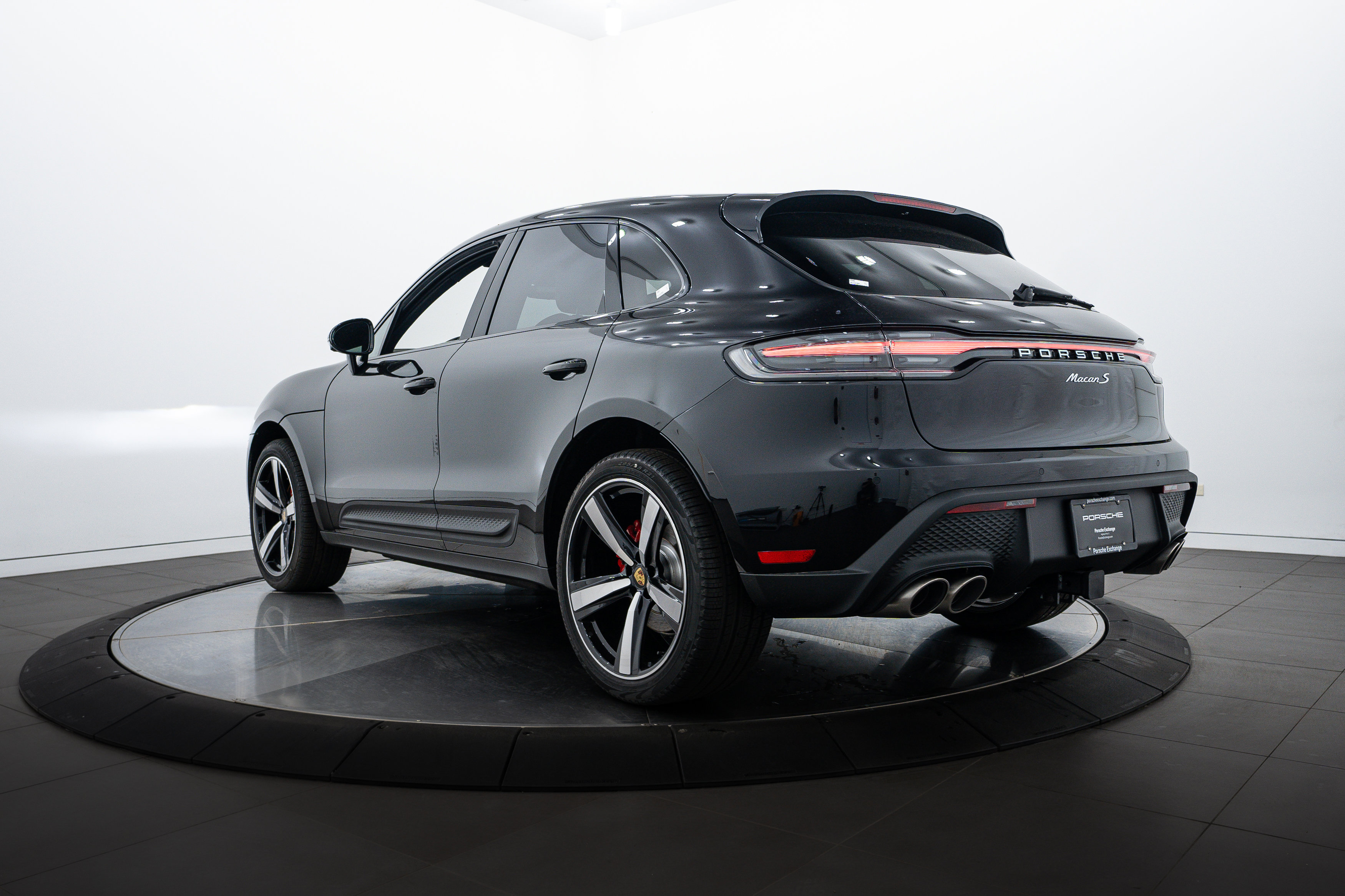 2025 Porsche Macan S photo 3