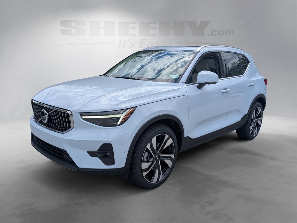 2025 Volvo XC40 photo 24