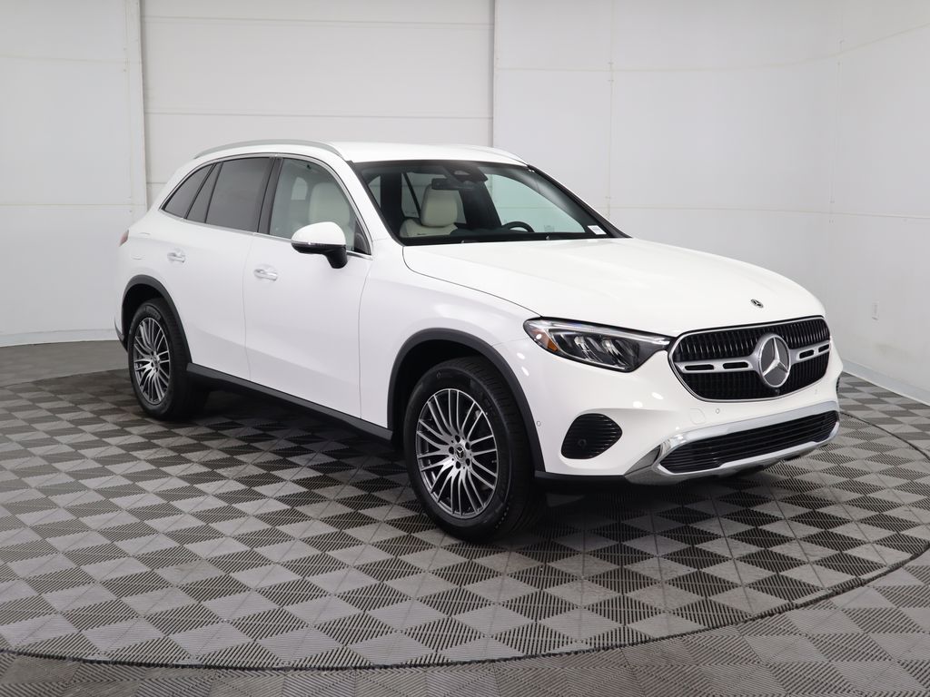 2025 Mercedes Benz GLC 300 photo 2