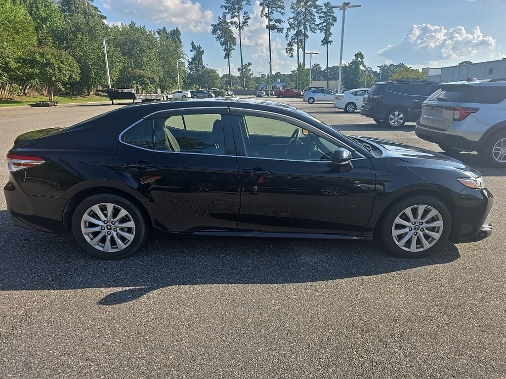 2018 Toyota Camry LE photo 4