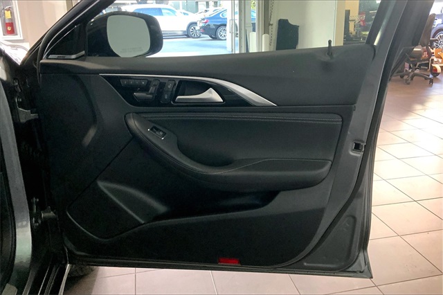 2018 Infiniti QX30 Premium photo 23