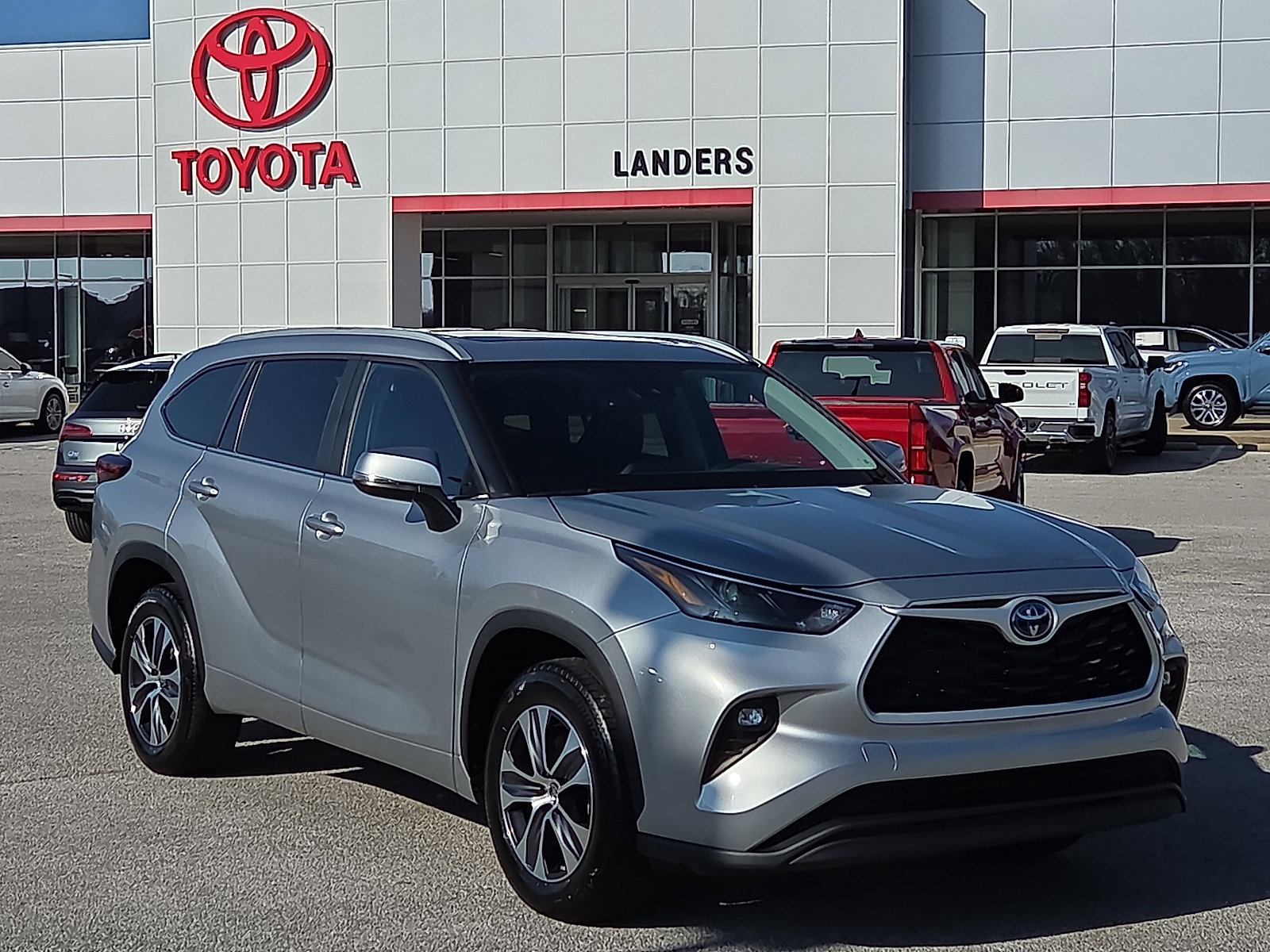 2024 Toyota Highlander XLE Nightshade's photo