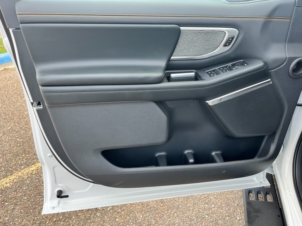 2025 Ford Expedition photo 15