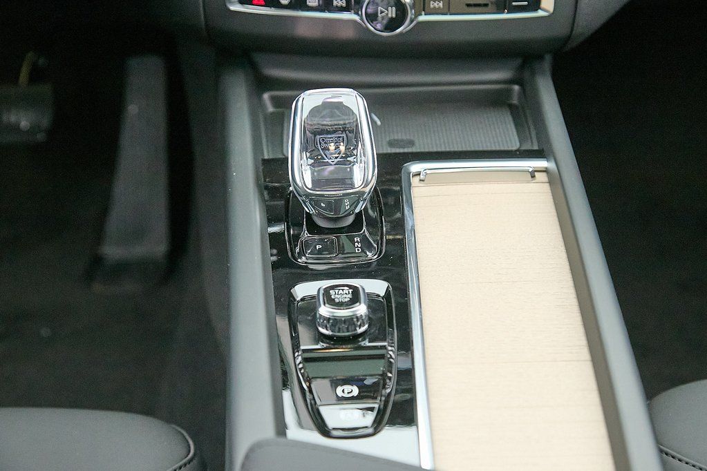 2026 VOLVO XC60 - Image 25