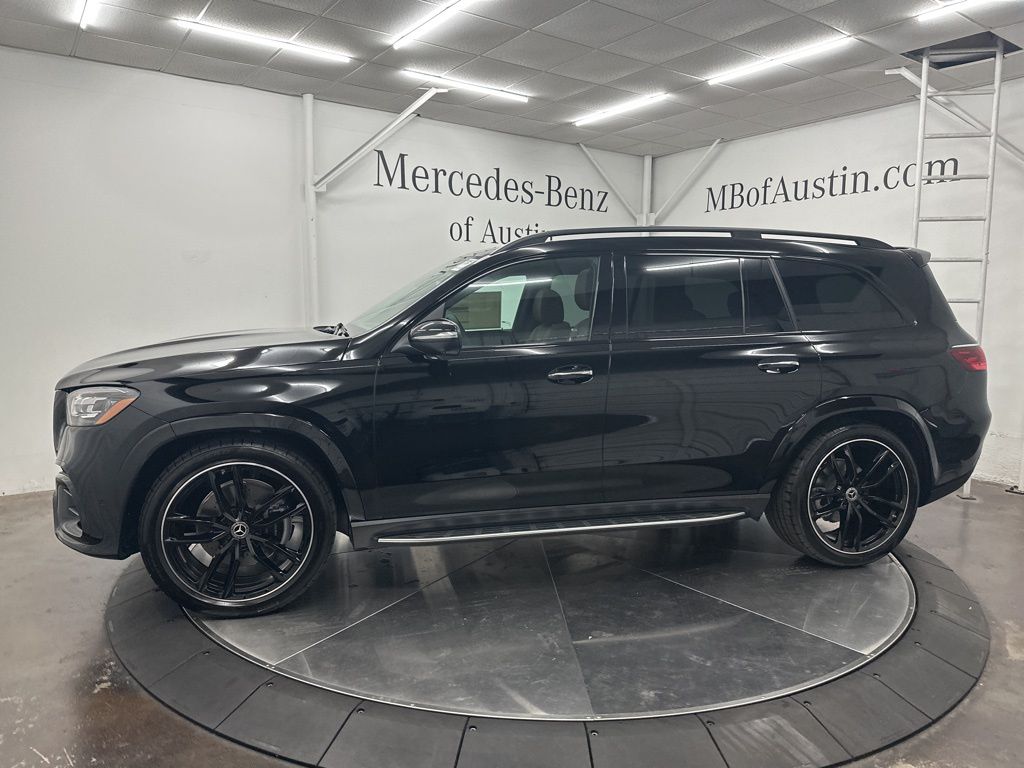 2026 Mercedes Benz GLS 450 4MATIC photo 3