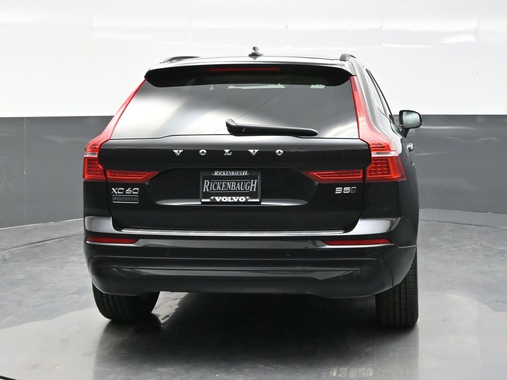 2022 Volvo XC60 B5 Momentum photo 4