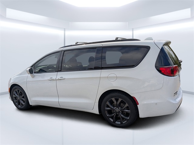 2020 Chrysler Pacifica Limited photo 3