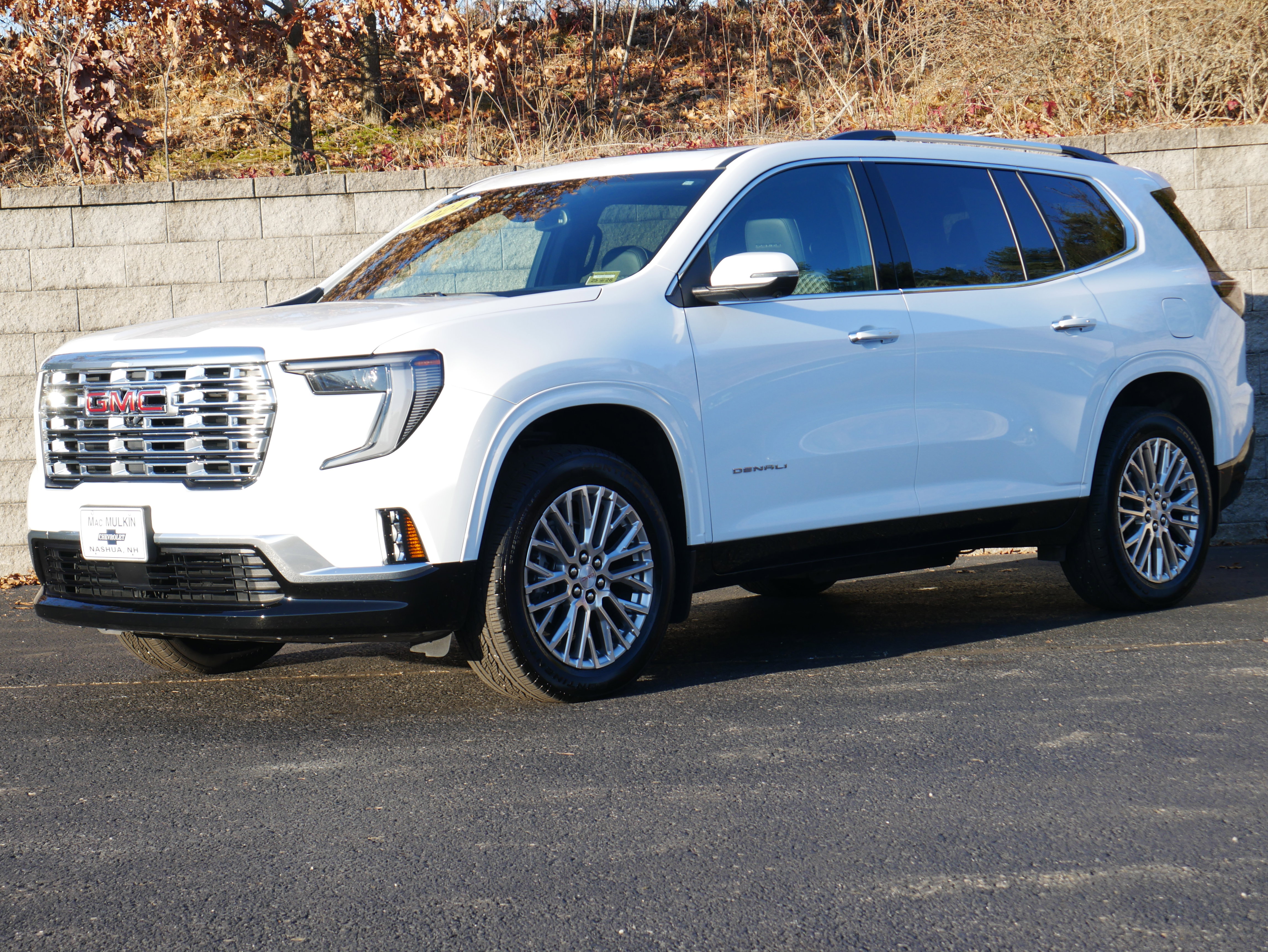 2024 GMC Acadia Denali's photo