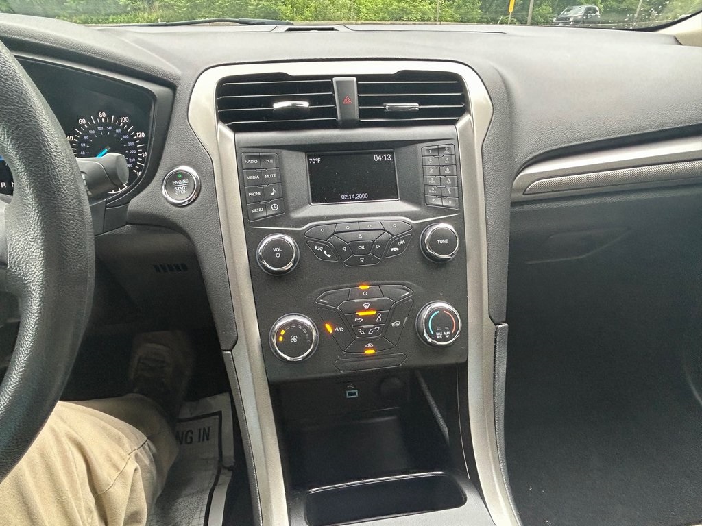2019 Ford Fusion S photo 16
