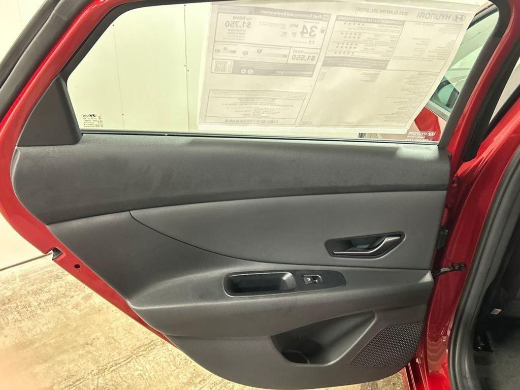 2025 Hyundai Elantra SEL Sport photo 4