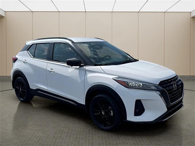 2021 Nissan Kicks SR photo 4