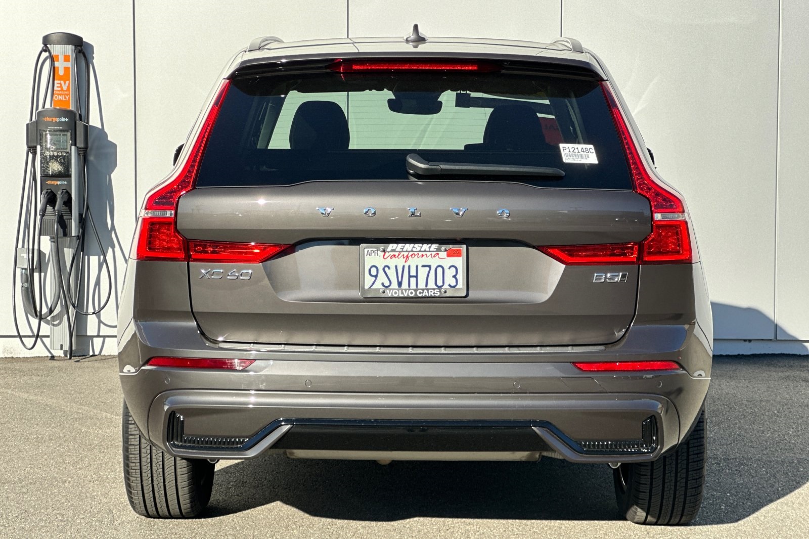 2025 Volvo XC60 B5 Core photo 2