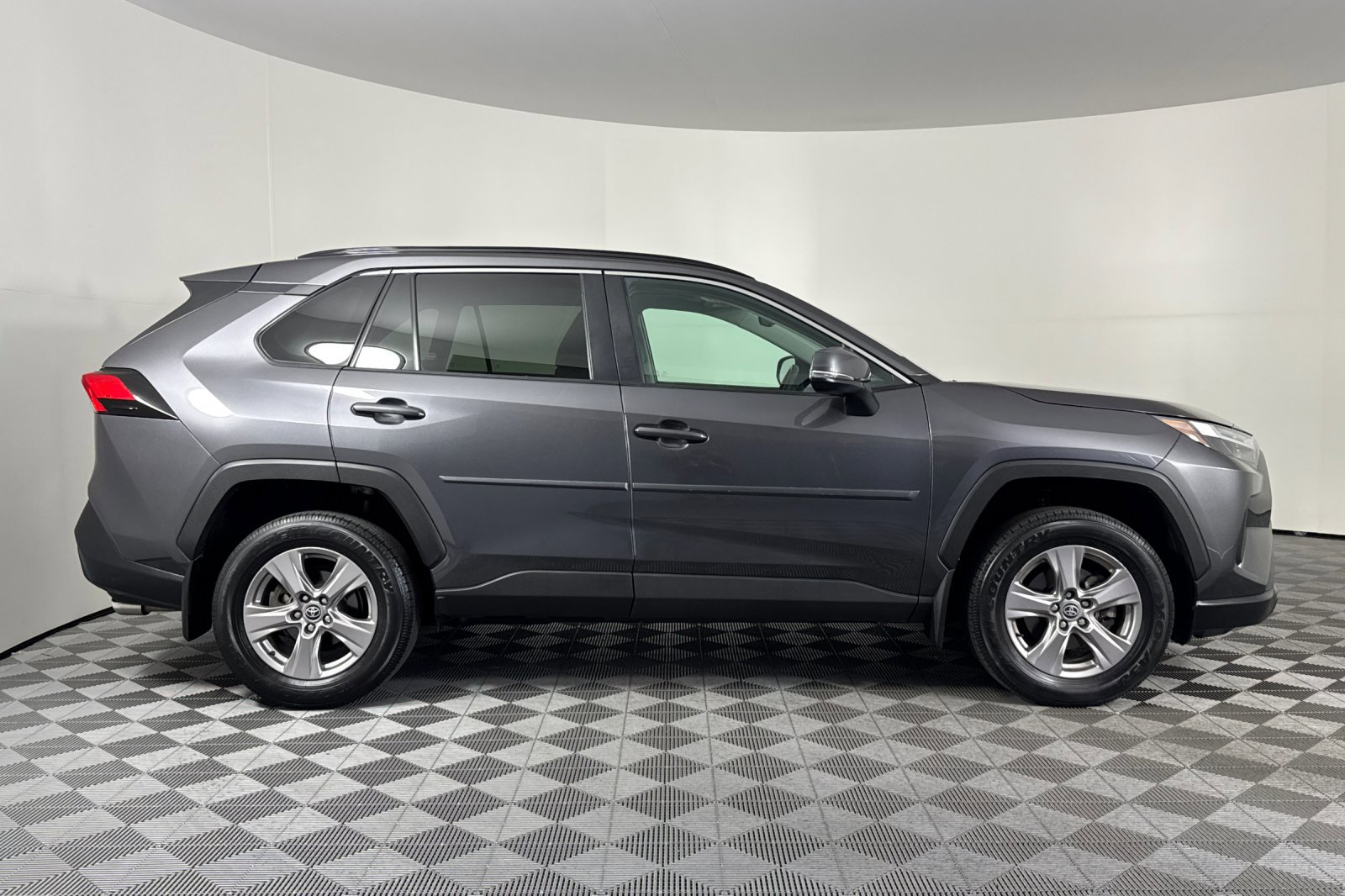 Certified 2022 Toyota RAV4 XLE with VIN 2T3P1RFV9NC304001 for sale in Kansas City