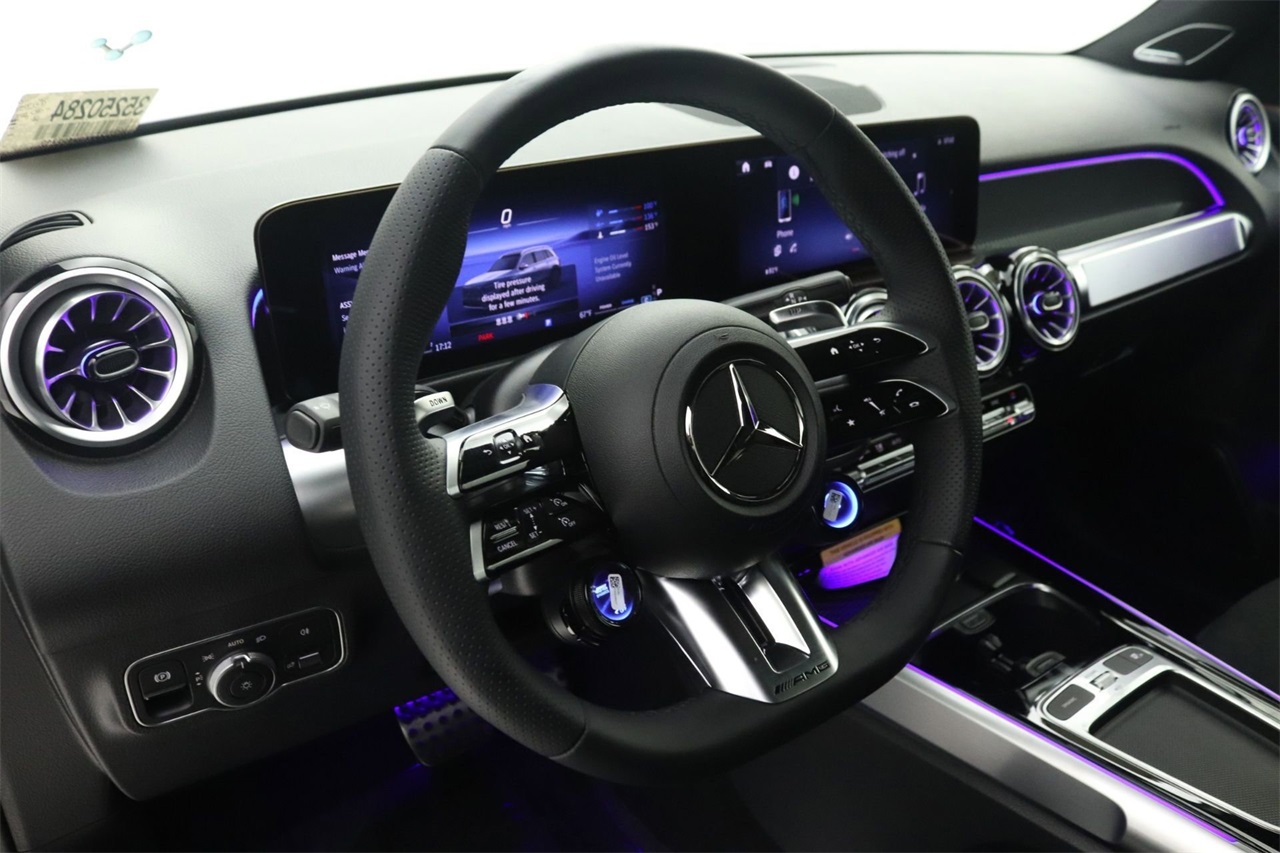 2025 Mercedes Benz GLB 35 AMG photo 3