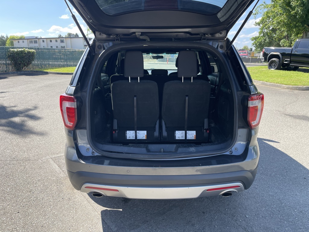 2017 Ford Explorer XLT photo 4