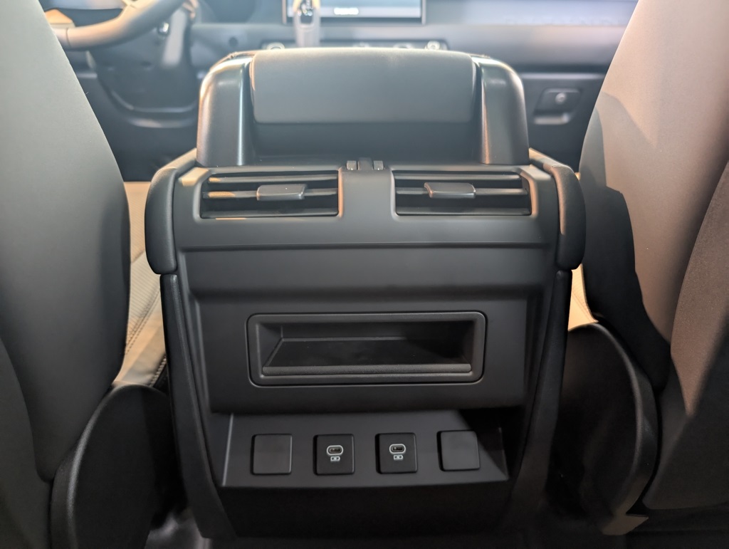 2025 Land Rover Defender 110 X-Dynamic SE photo 21