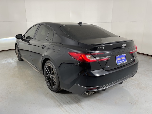 2025 Toyota Camry SE photo 5
