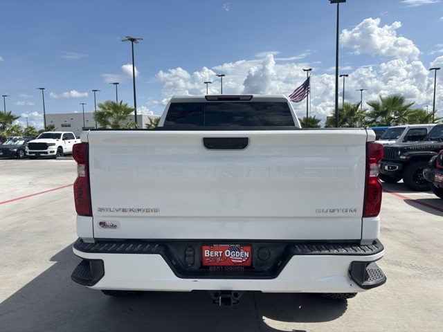 2023 Chevrolet Silverado 1500 Custom photo 3