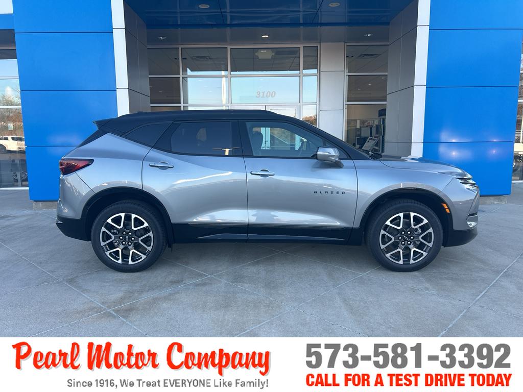 2026 Chevrolet Blazer RS photo 3