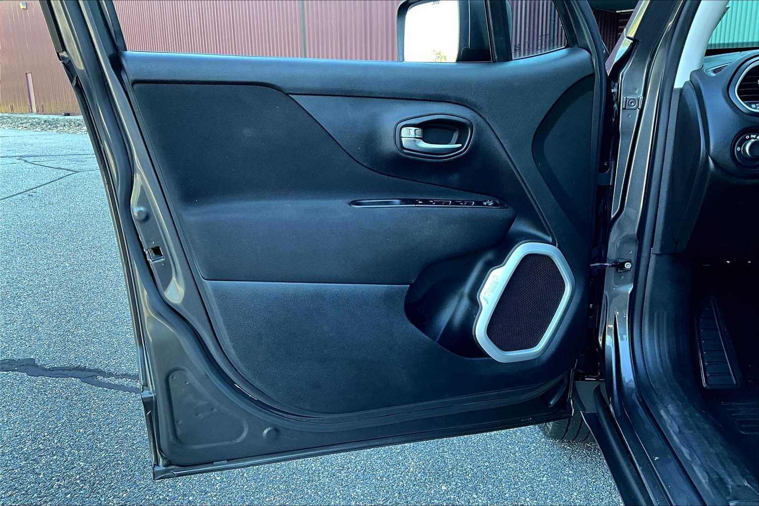 2021 Jeep Renegade Sport photo 19