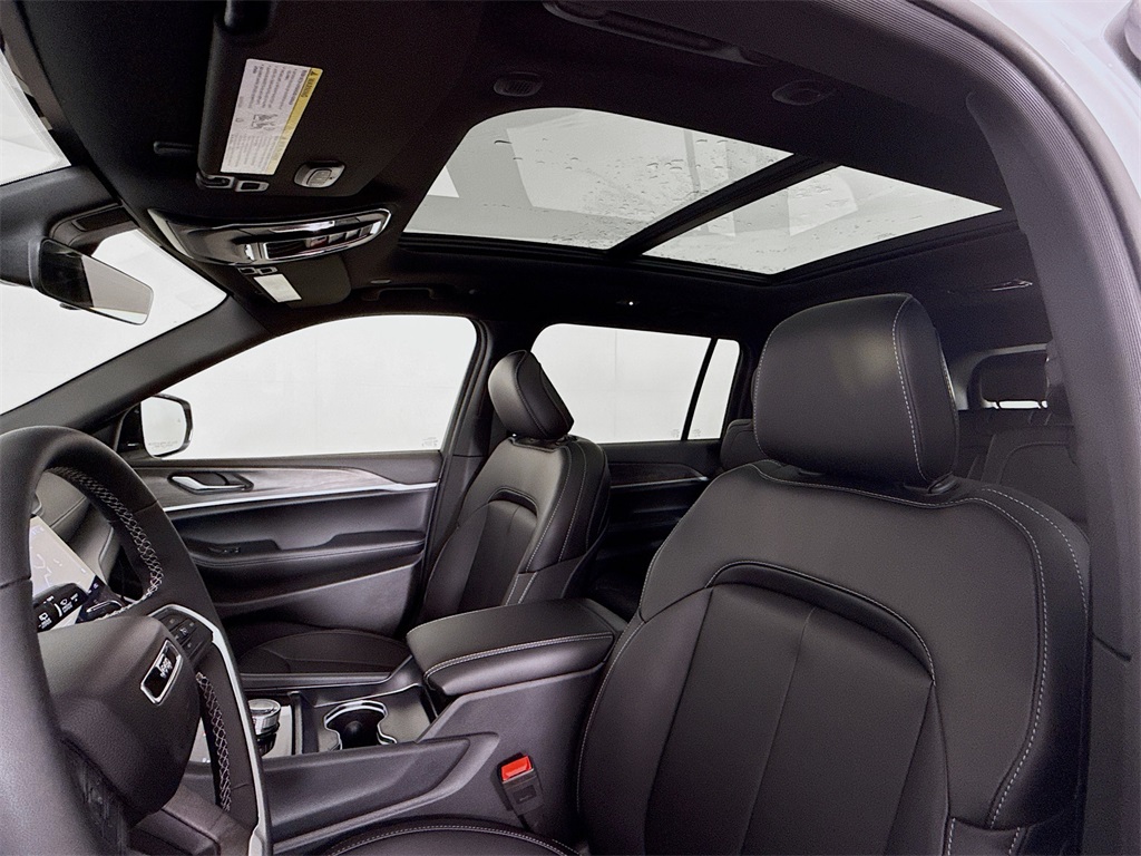 2025 Jeep Grand Cherokee Limited photo 14