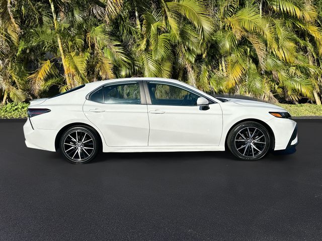 2023 Toyota Camry SE photo 3