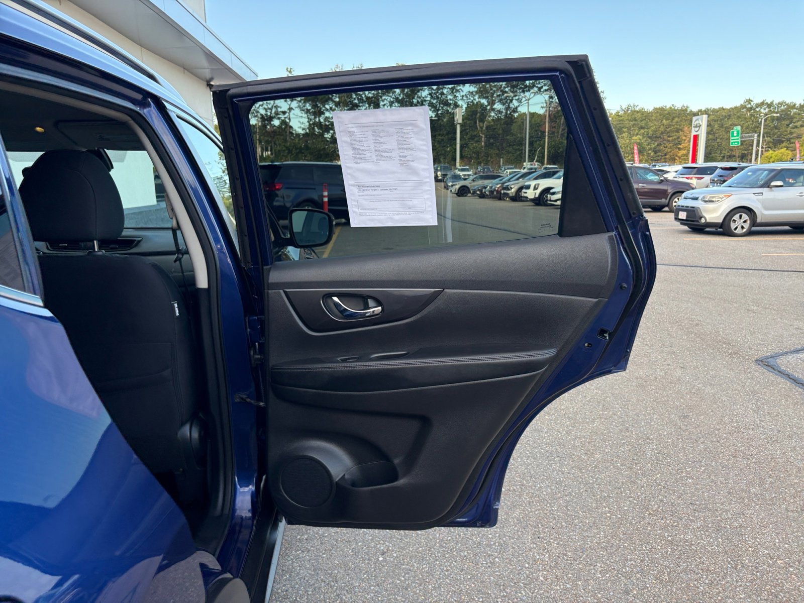 2020 Nissan Rogue SV photo 32