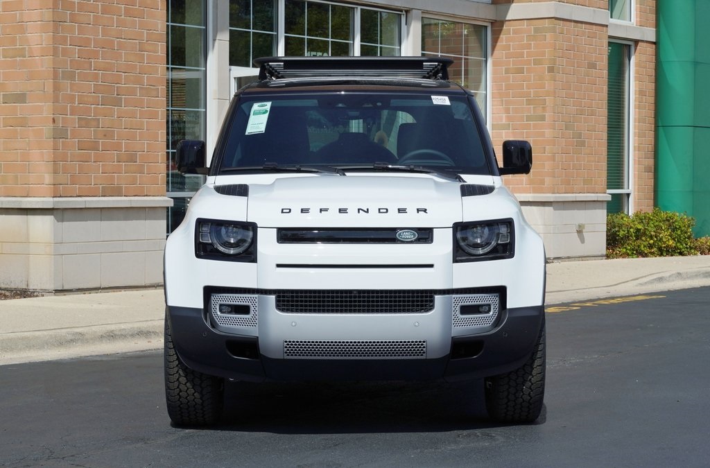 2025 Land Rover Defender 110 S photo 3