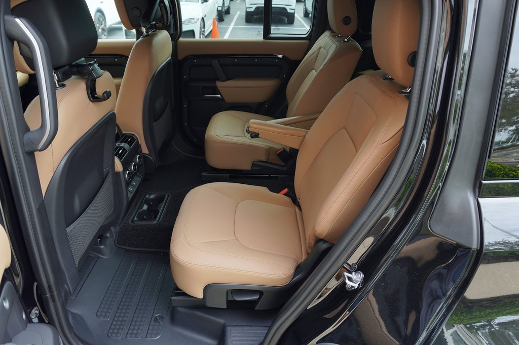 2025 LAND ROVER DEFENDER - Image 26