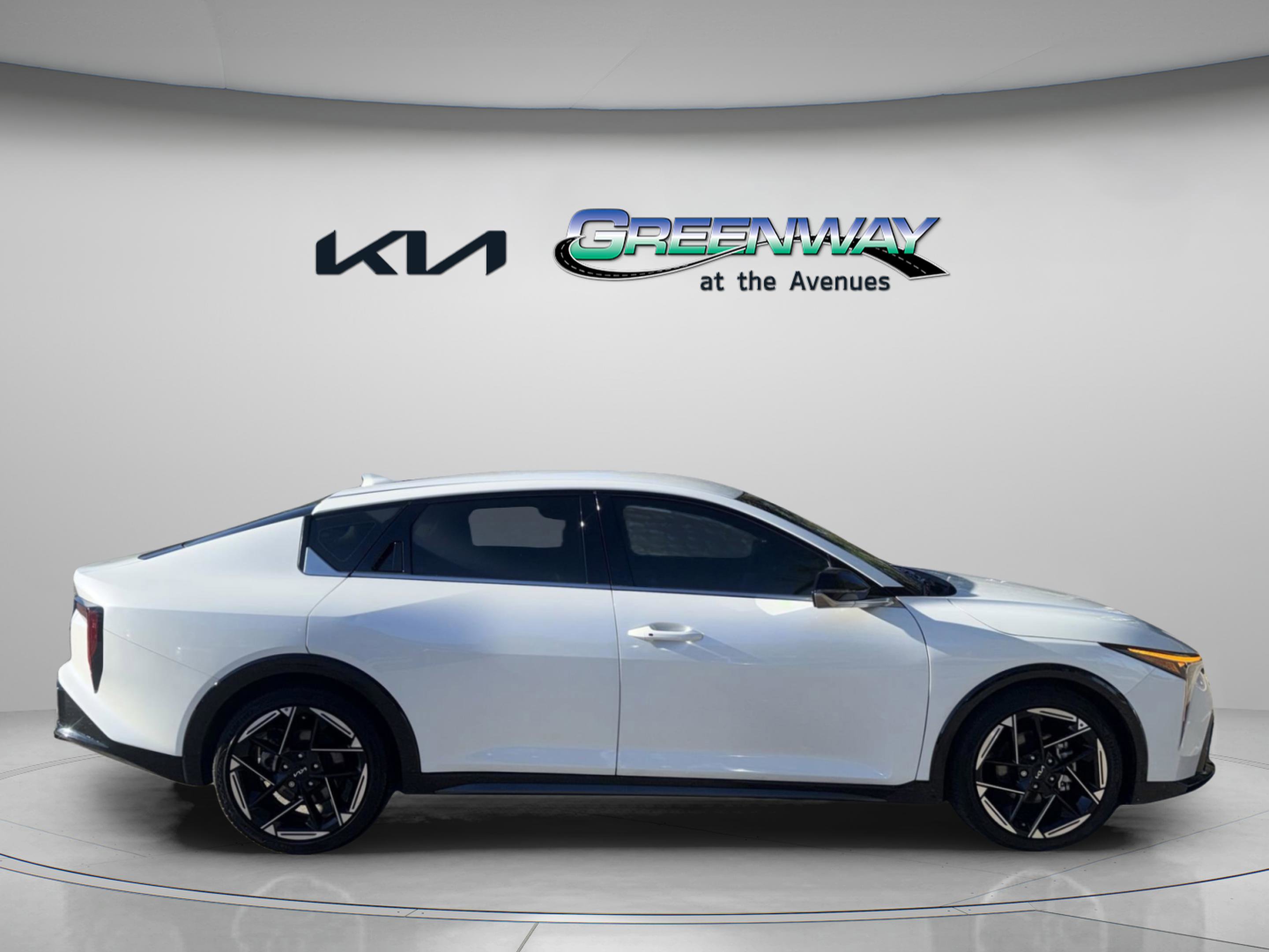 2025 Kia K4 GT-Line photo 4