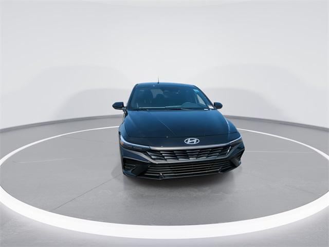 2025 Hyundai Elantra Hybrid SEL Sport photo 2