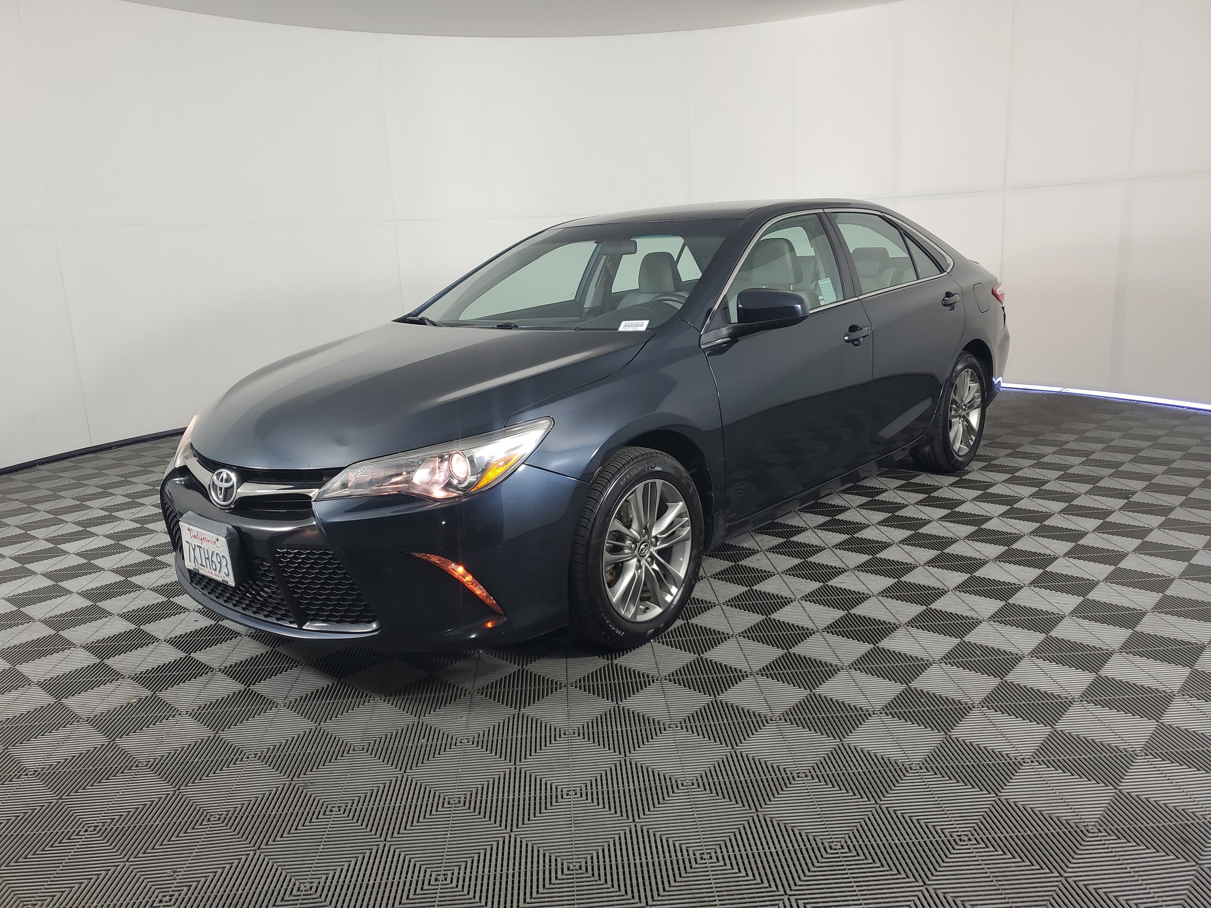 Used 2017 Parisian Night Pearl Toyota SE image 8