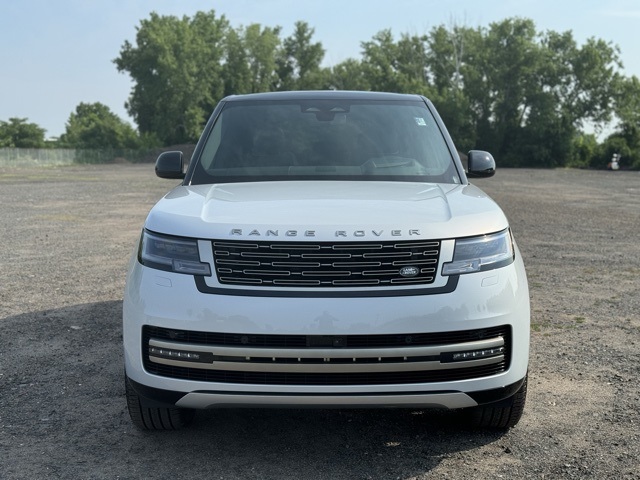 2024 Land Rover Range Rover SE photo 6