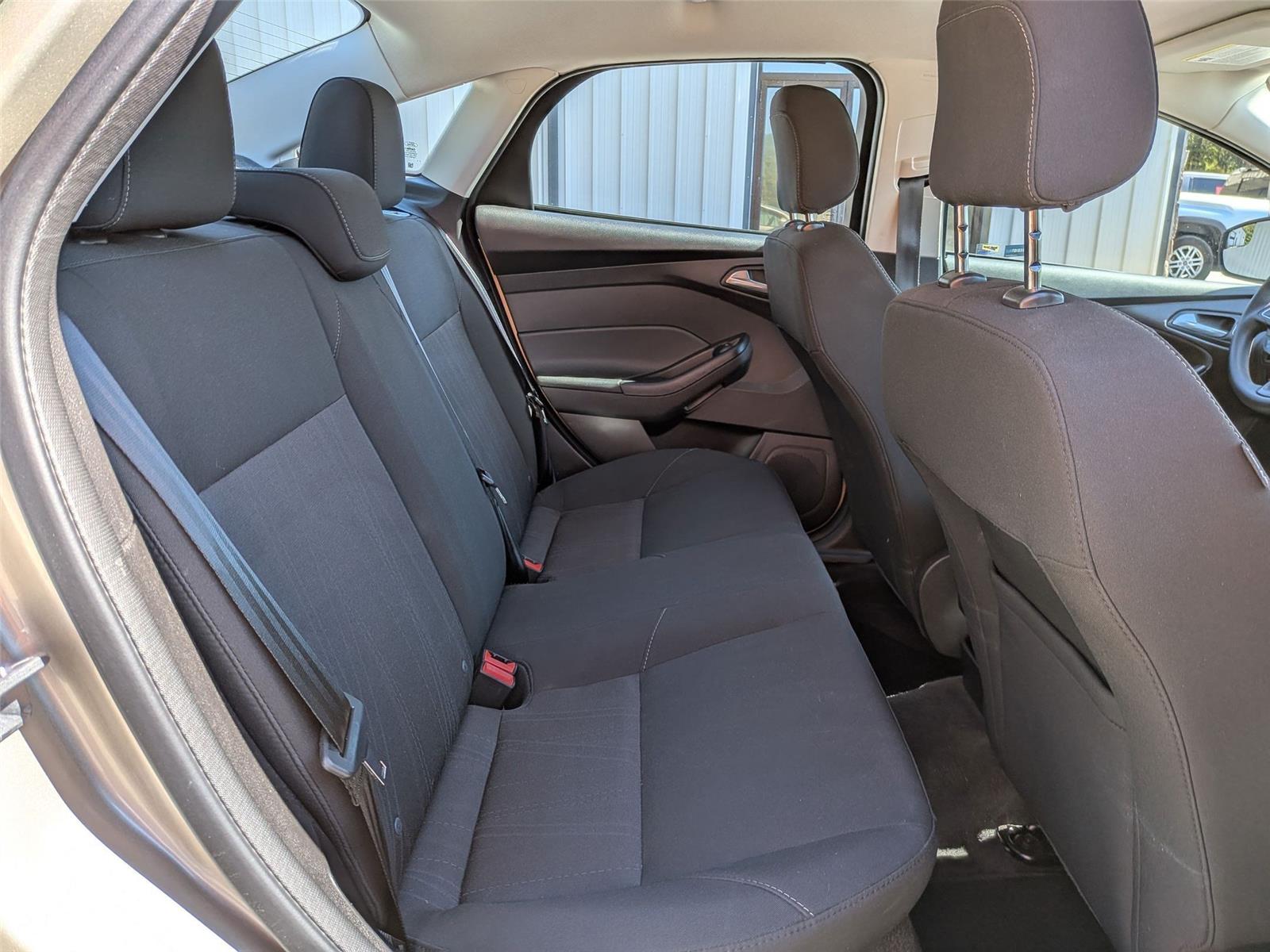 2018 Ford Focus SE photo 32