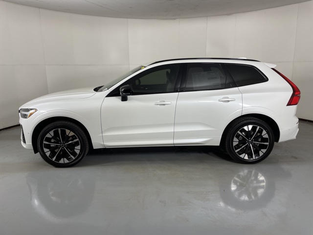 2026 Volvo XC60 Plus photo 5