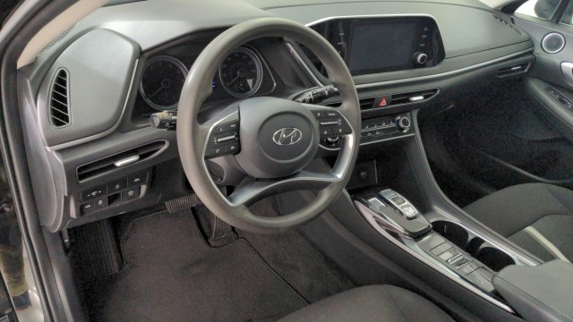 Used 2022  Hyundai SE image 15