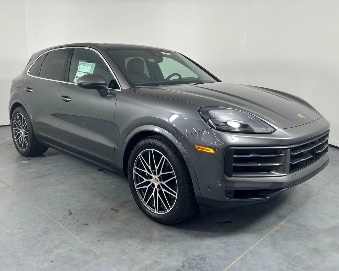 2025 Porsche Cayenne photo 9