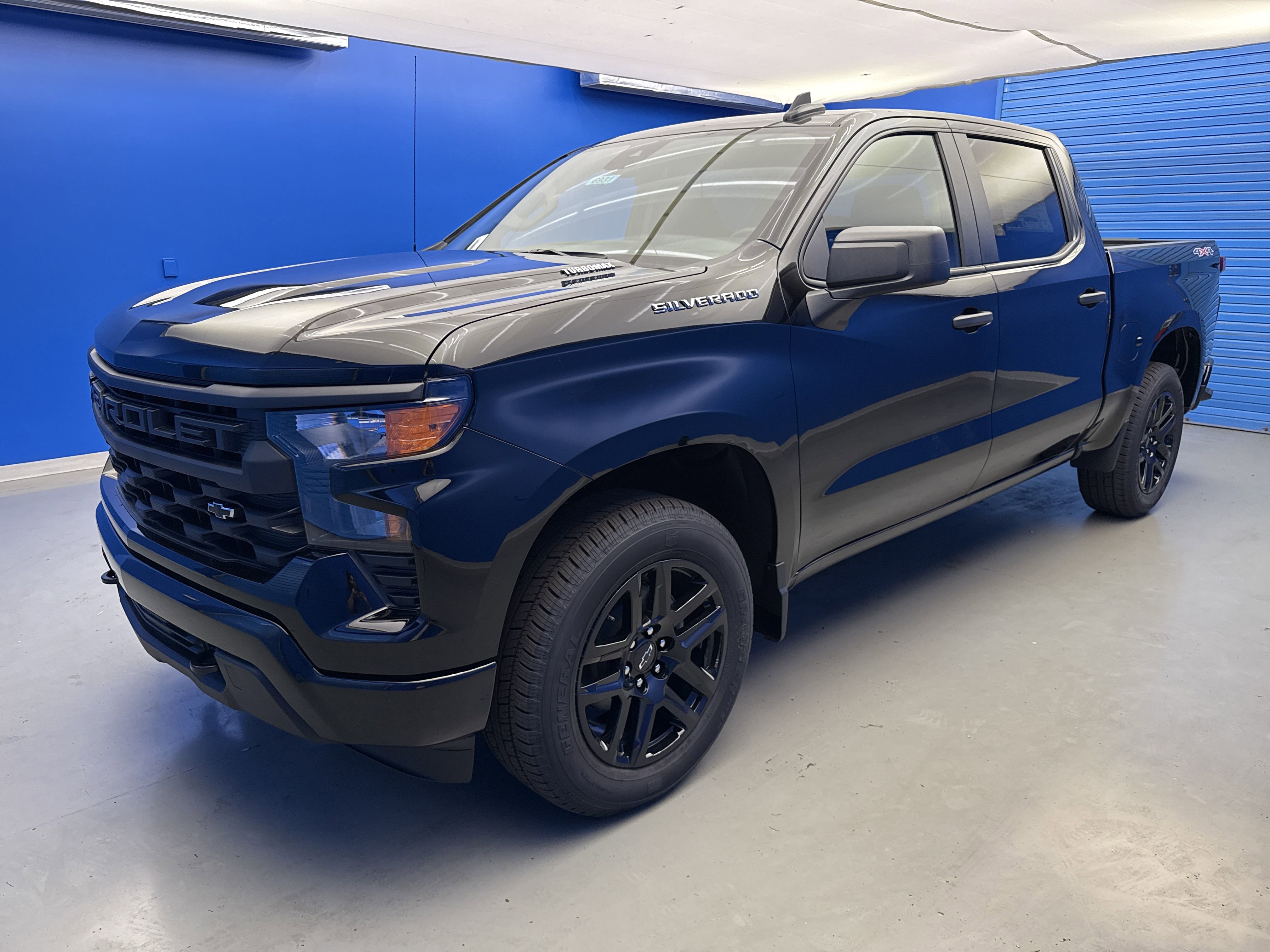 2025 Chevrolet Silverado 1500 Custom photo 3