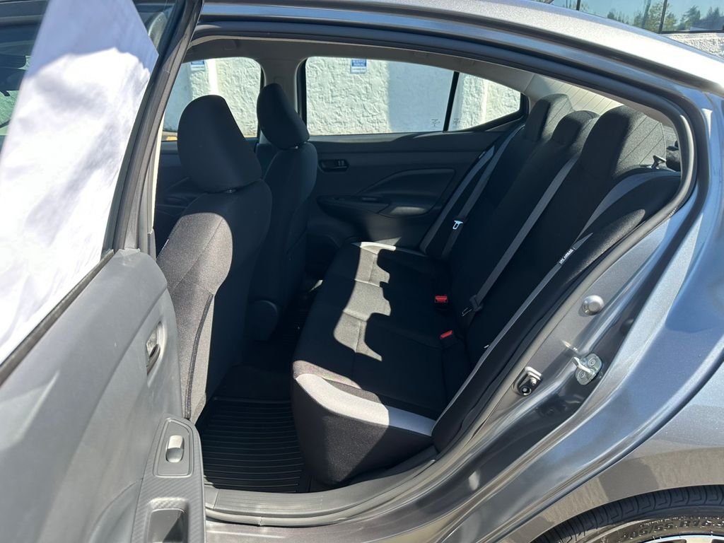 2025 Nissan Versa 1.6 S photo 23
